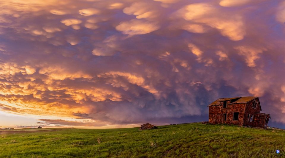 Calgary weather photographer, Christy Turner, mammatus clouds, abstorm